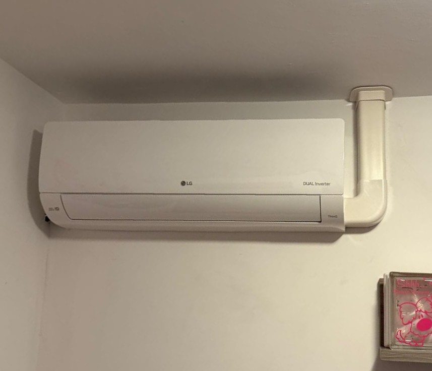 Airco binnenunit geplaatst in slaapkamer